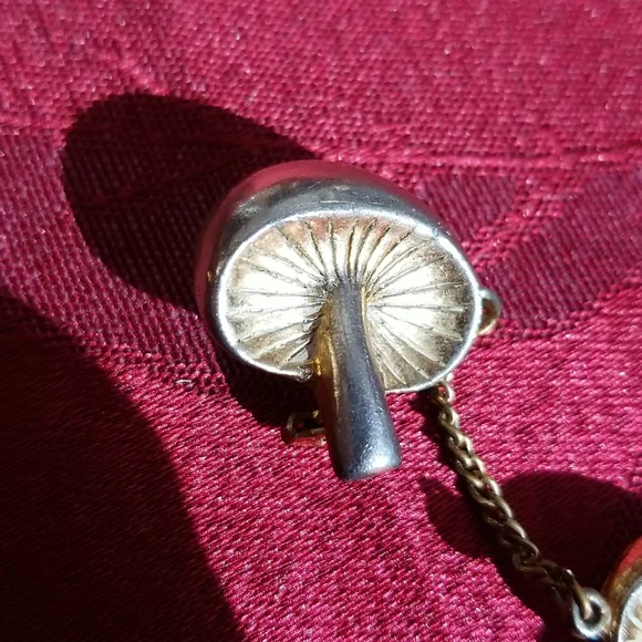 Cute 2-pin Gold Tone and Silver Tone Mushroom Chain Set - Picture 2 of 7